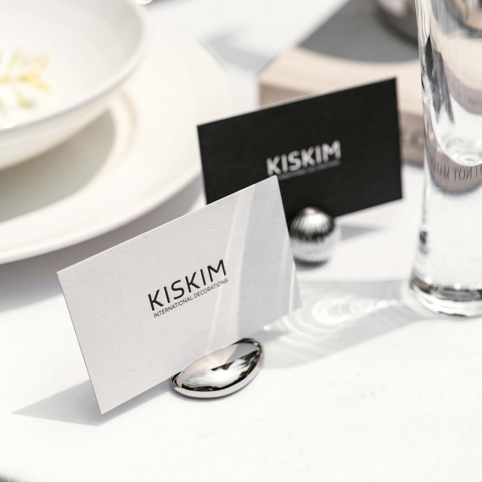 Nordic-style stainless steel creative business card base, simple storage and decoration for hotels, restaurants, commercial use, and home furnishings