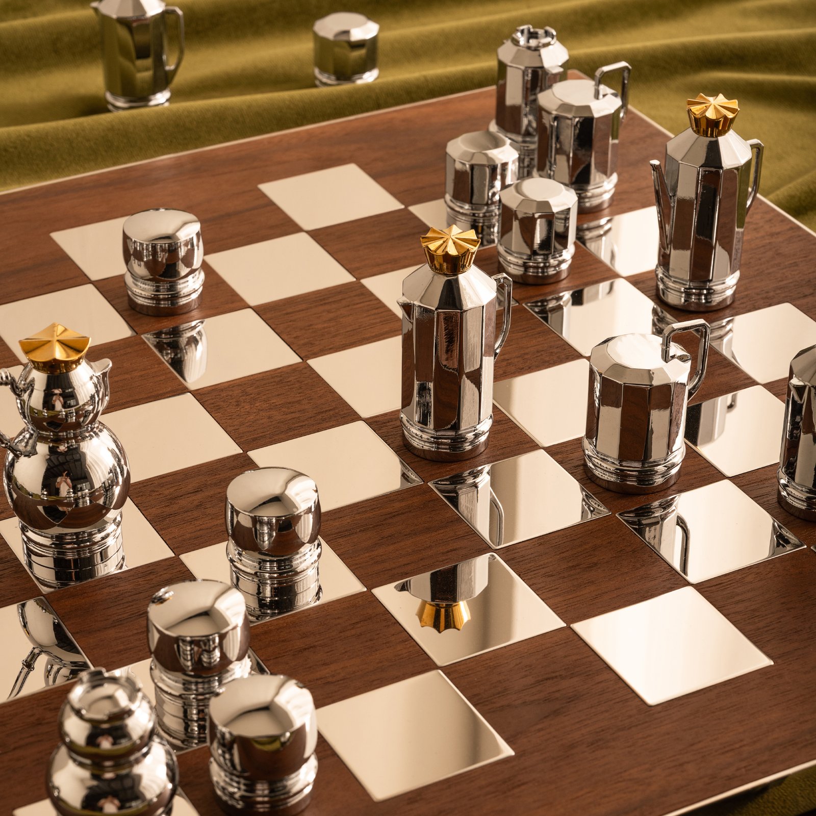 Creative stainless steel-shaped wooden chess discs as gifts, original home coffee tables, and creative home decoration items - Image 6