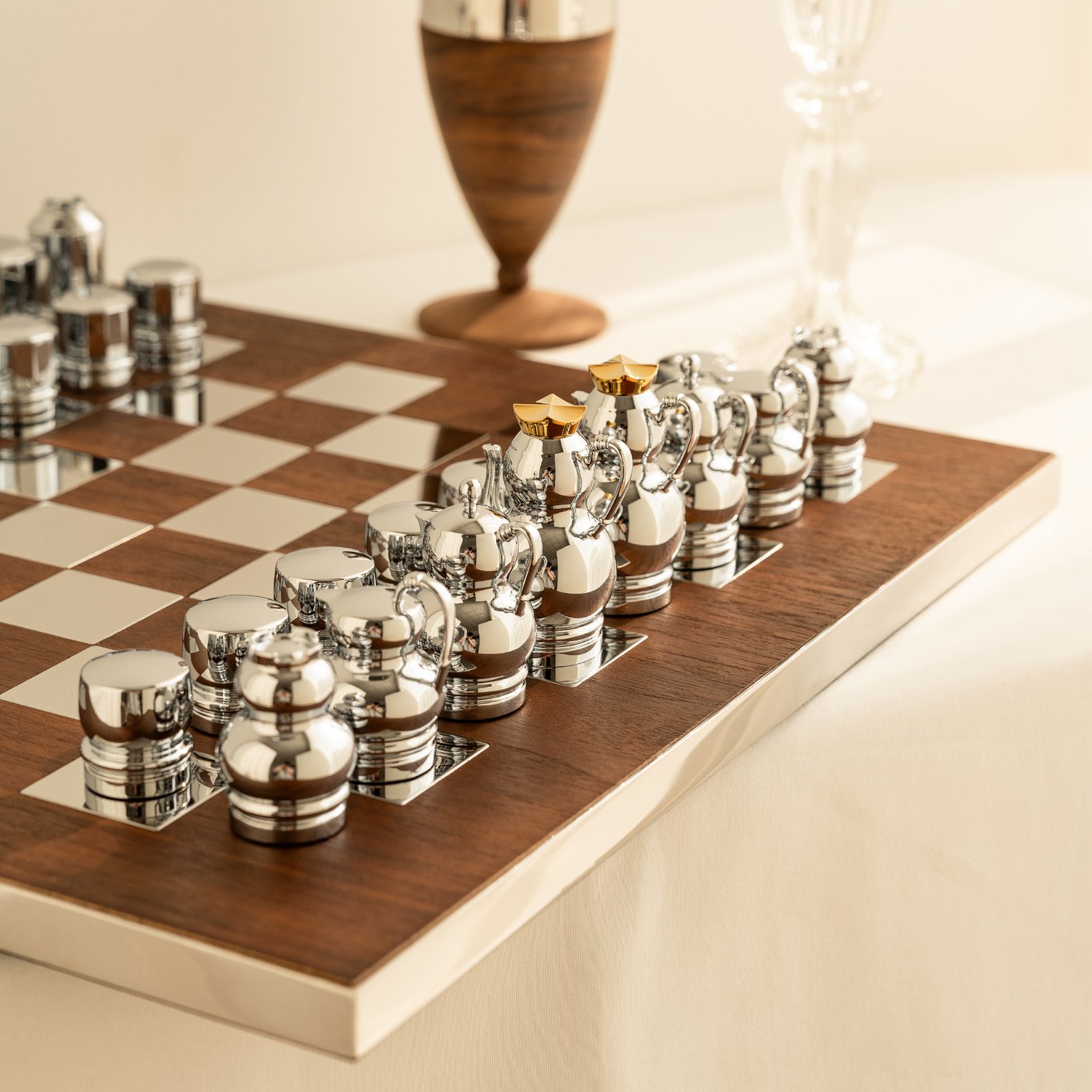 Creative stainless steel-shaped wooden chess discs as gifts, original home coffee tables, and creative home decoration items - Image 3