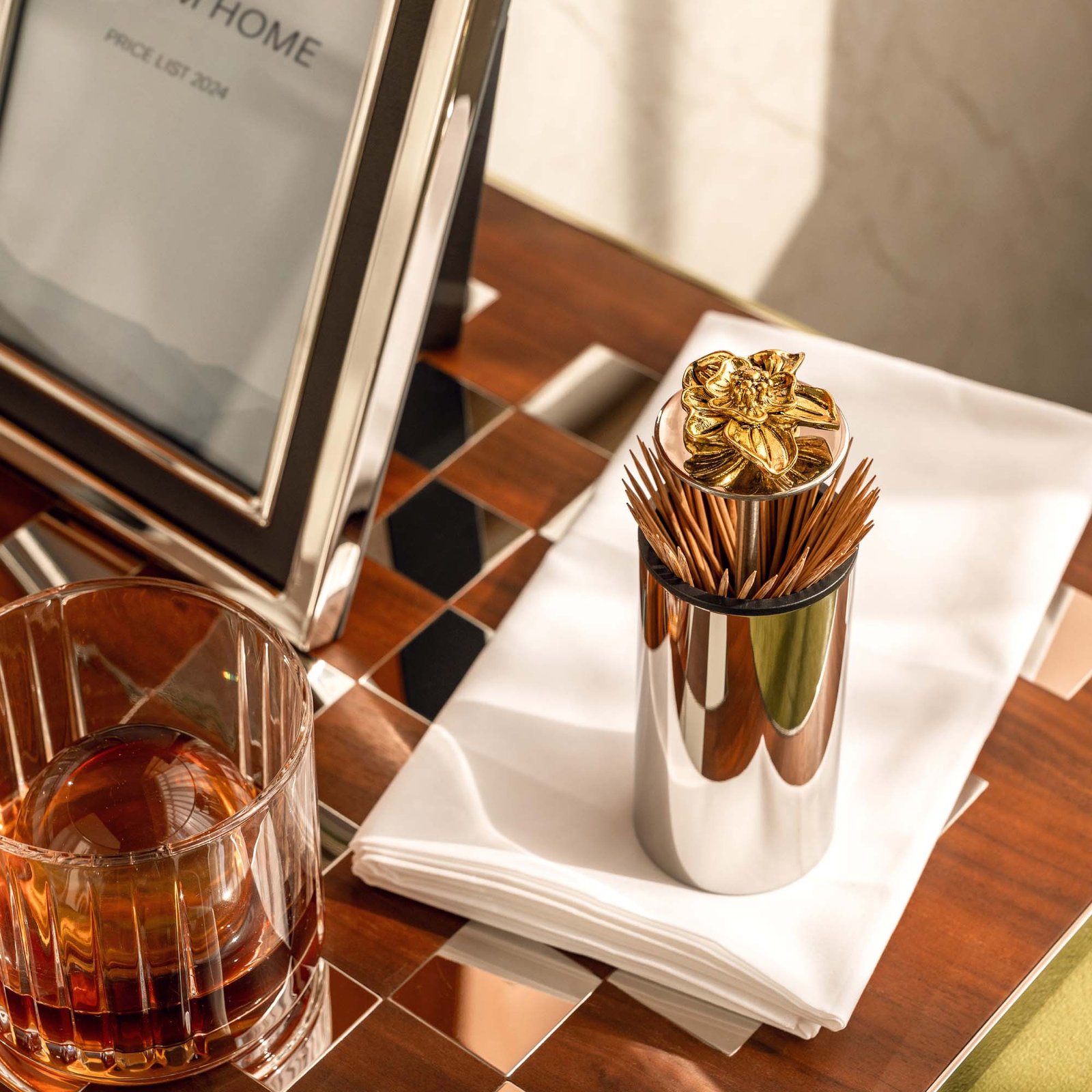 Creative stainless steel lucky butterfly-shaped toothpick holder, toothpick box, light luxury press-type automatic pop-up toothpick storage jar, home decoration item - Image 8