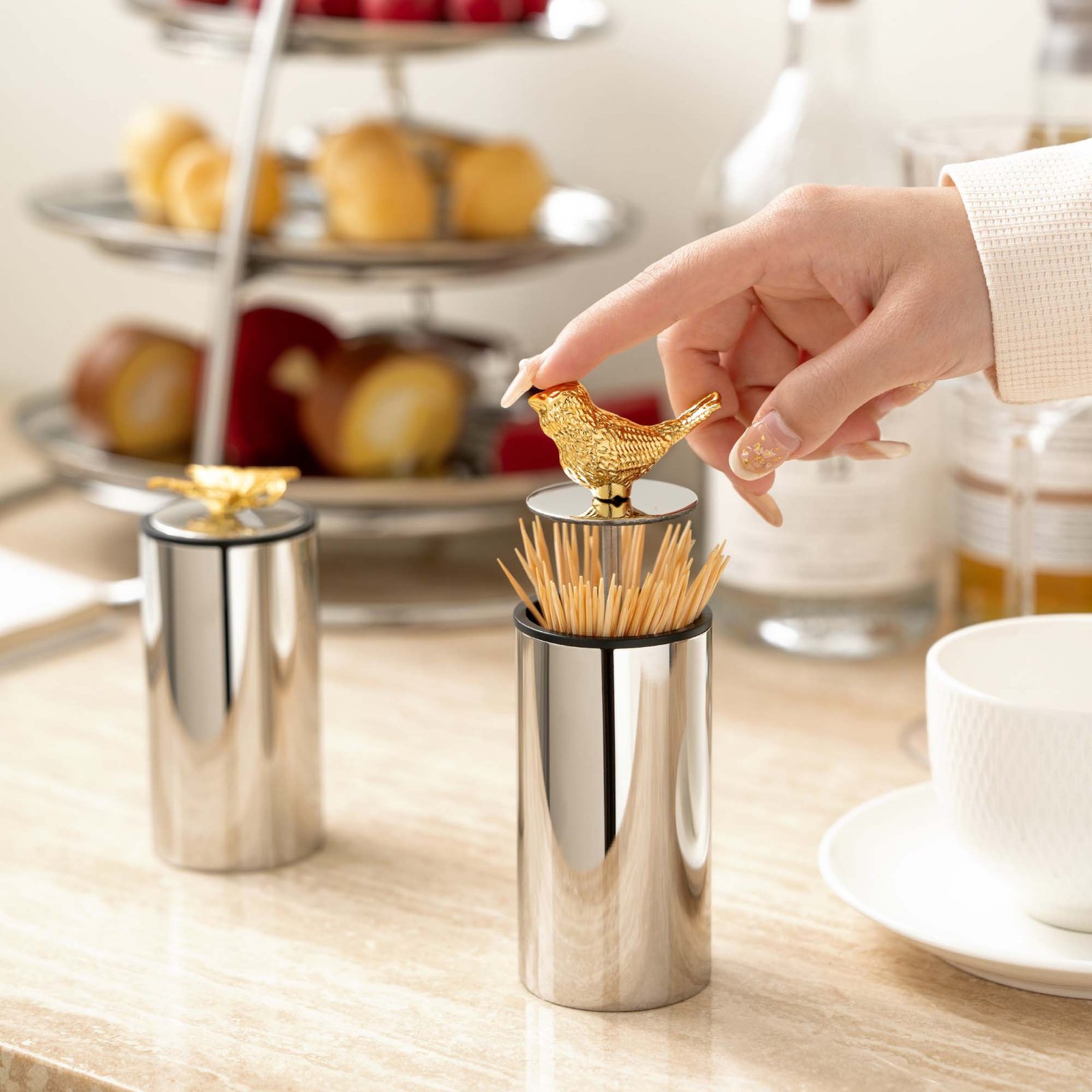 Creative stainless steel lucky butterfly-shaped toothpick holder, toothpick box, light luxury press-type automatic pop-up toothpick storage jar, home decoration item - Image 5