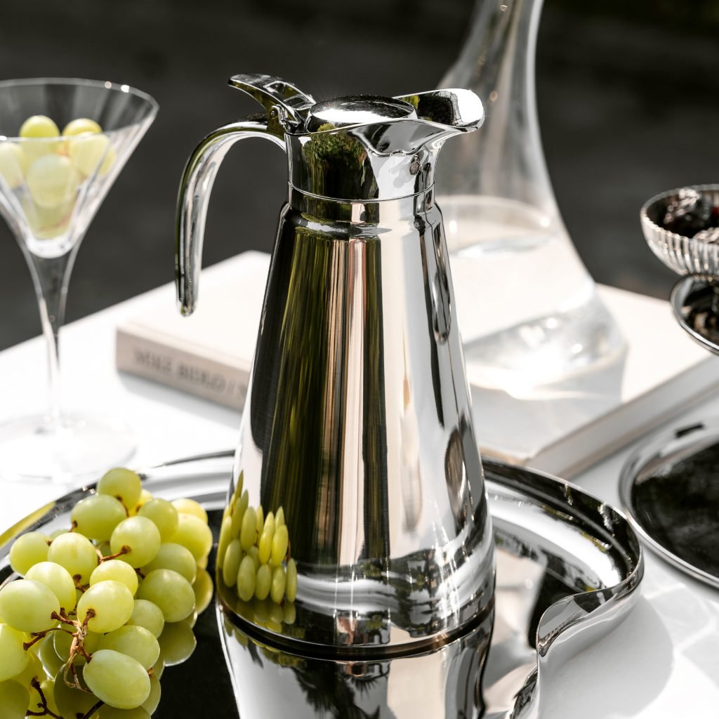 Steel Cylindrical Carafe (SS-25) featuring a mirror-polished vertical body and integrated geometric handle for professional beverage service, showcased as a Luxury Mirror Polished Vacuum Carafe.