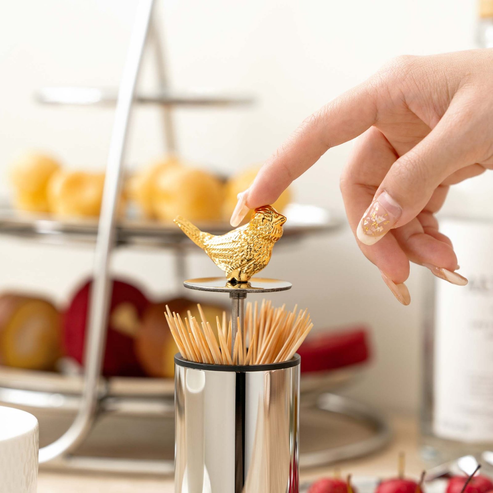 Creative stainless steel lucky bird-shaped toothpick holder, toothpick box, light luxury press-type automatic pop-up toothpick storage jar, home decoration item - Image 3