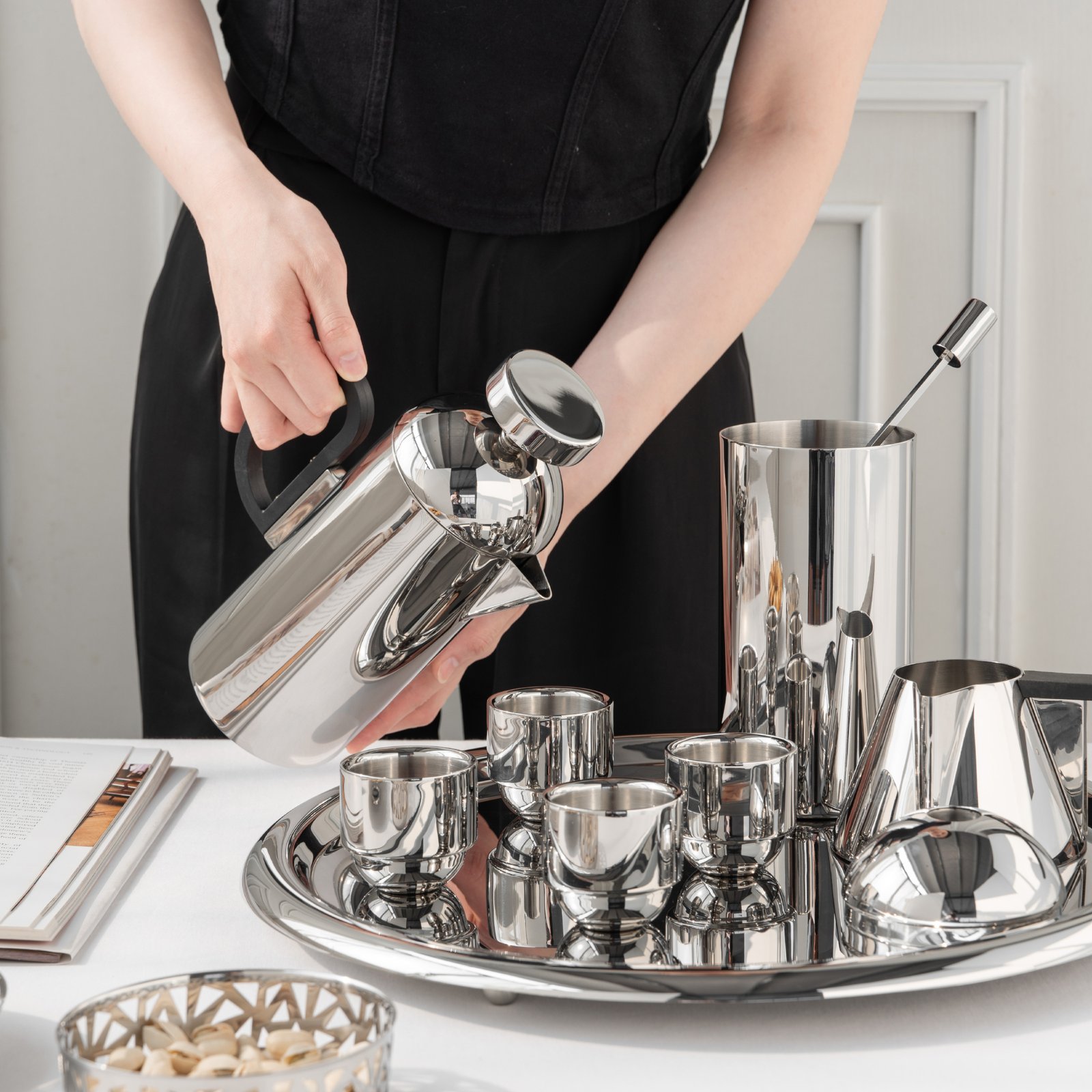 Nordic stainless steel creative French press kettles, French press kettles, cold water kettles, light luxury creative hand-brewed coffee home model room decorative ornaments - Image 2