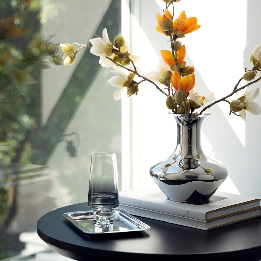 43 1 1 Steel Horseshoe Vase for Avant-Garde Spaces - Premium Mirror Polished Stainless Steel U-Shaped Vessel by Apexerahomelife.