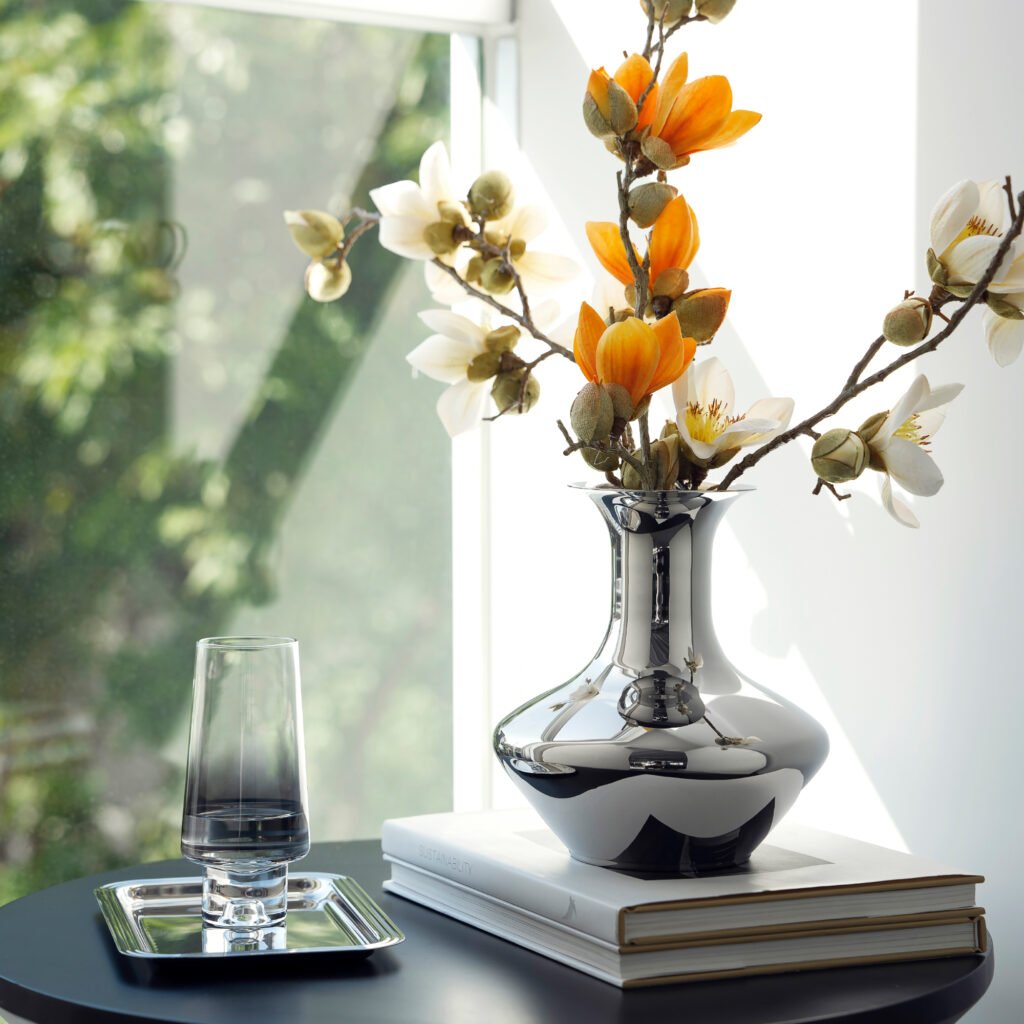 43 2 1 Steel Horseshoe Vase for Avant-Garde Spaces - Premium Mirror Polished Stainless Steel U-Shaped Vessel by Apexerahomelife.