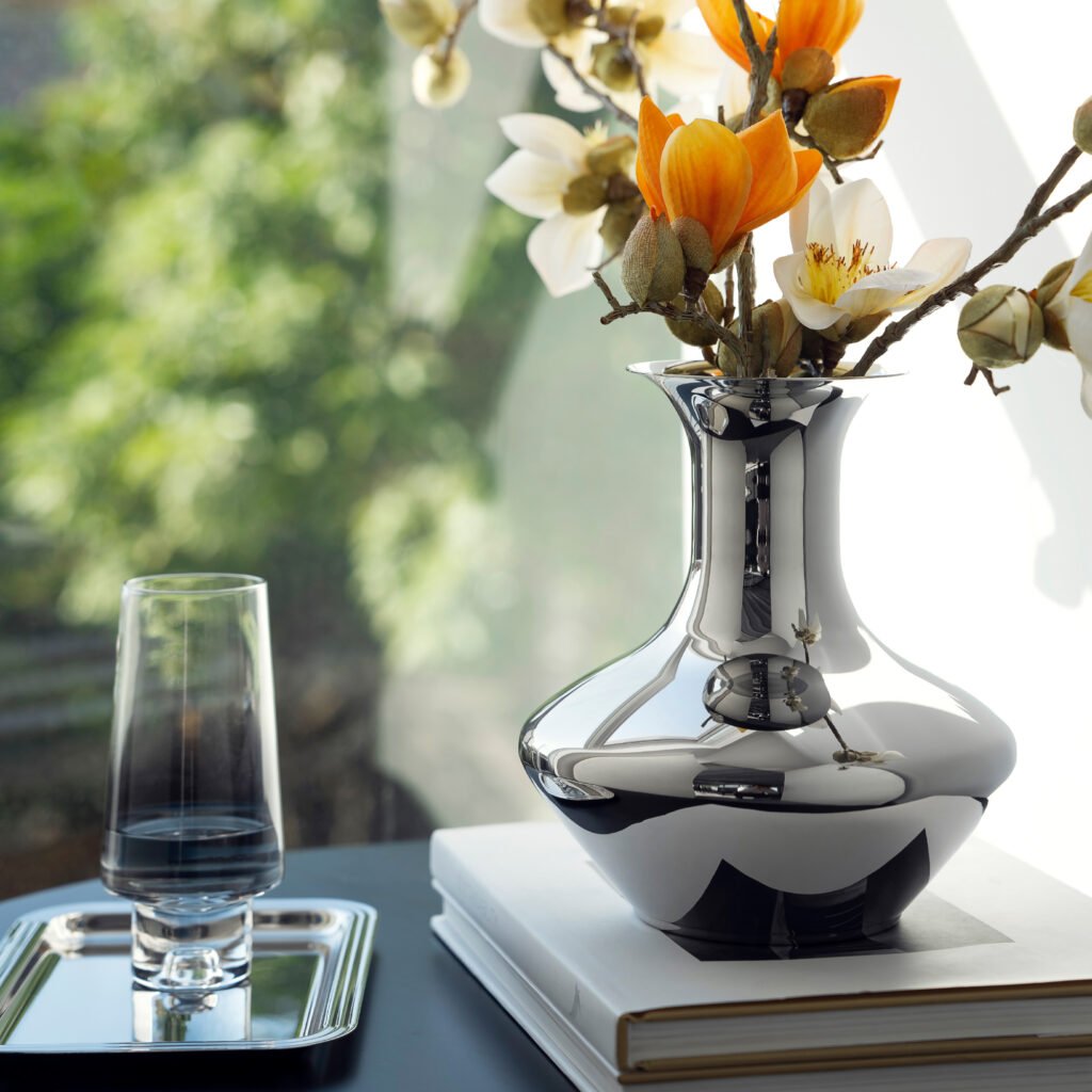 43 3 1 Steel Horseshoe Vase for Avant-Garde Spaces - Premium Mirror Polished Stainless Steel U-Shaped Vessel by Apexerahomelife.