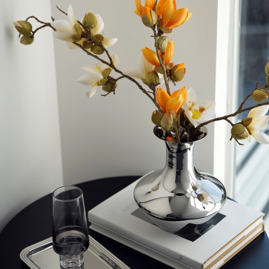 43 4 1 Steel Horseshoe Vase for Avant-Garde Spaces - Premium Mirror Polished Stainless Steel U-Shaped Vessel by Apexerahomelife.