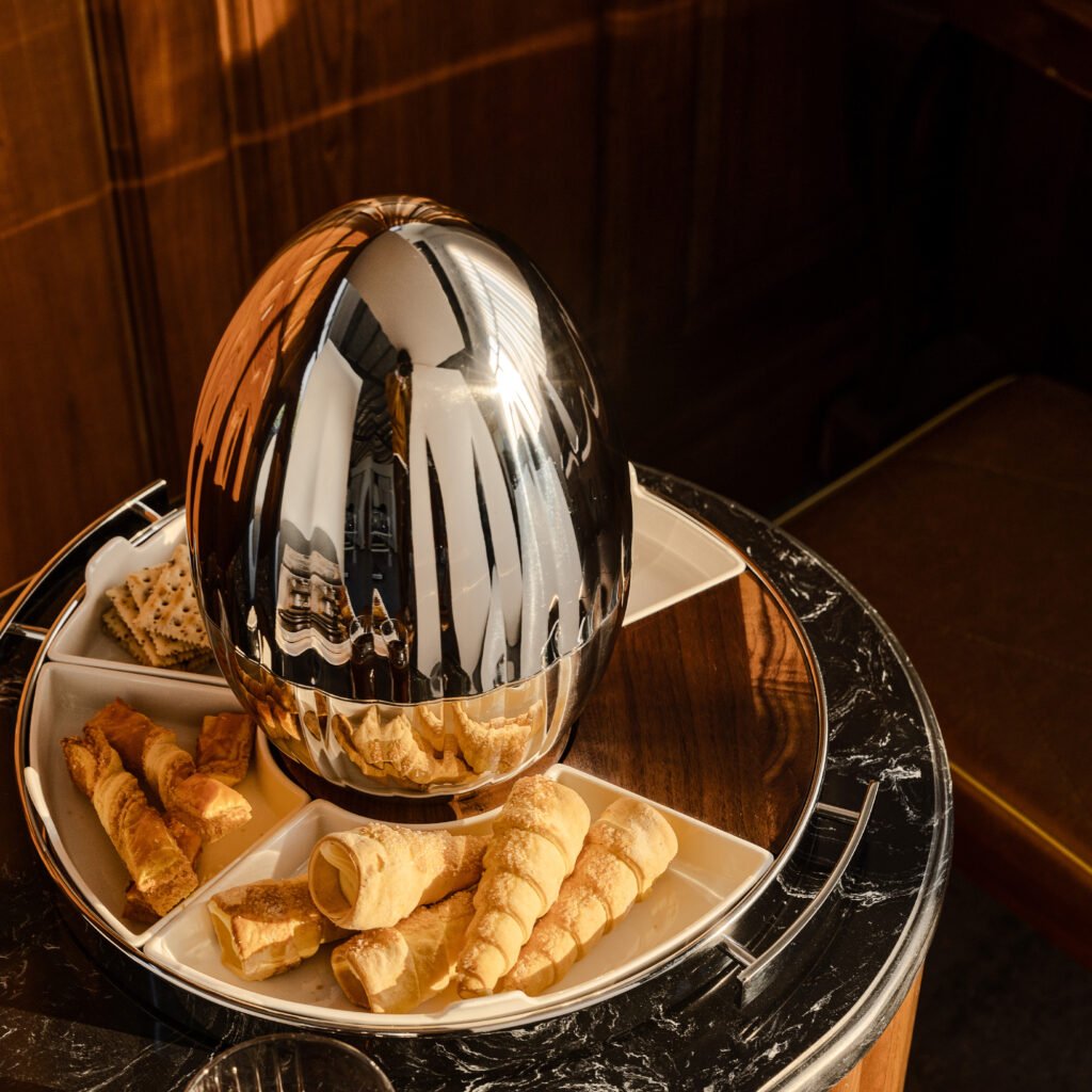 46 5 1 Steel Striped Egg for Luxury Dining - Premium Mirror Polished Stainless Steel Cutlery Caddy by Apexerahomelife.