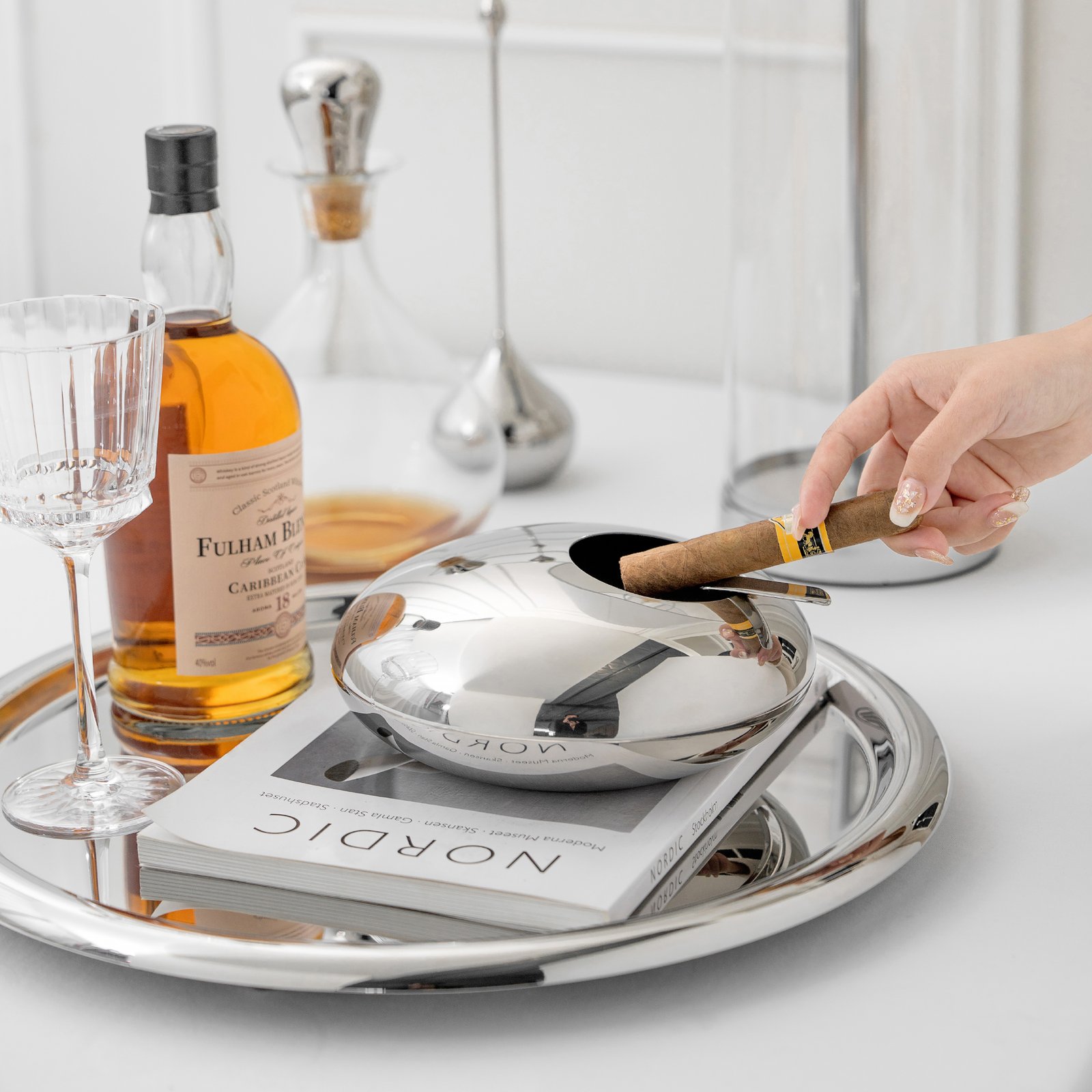 Creative and light luxury stainless steel-shaped ashtrays with a high-end feel for the living room and office, cigar ashtrays, cigarette extinguisher, and home decoration items - Image 4