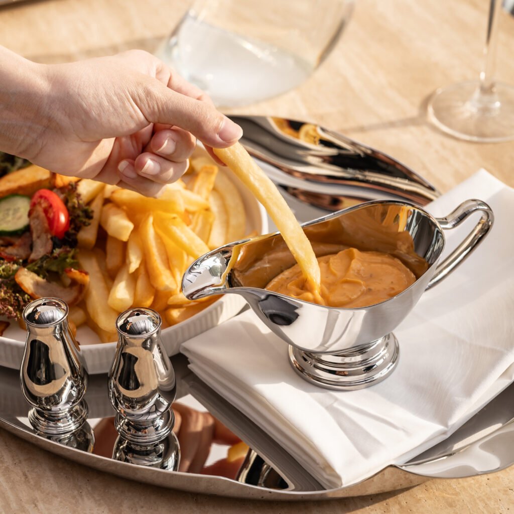 154 1 1 Mirror Gravy Boat for Fine Dining, Luxury Stainless Steel Sauce Pitcher with Ergonomic Handle and Seamless Spout.