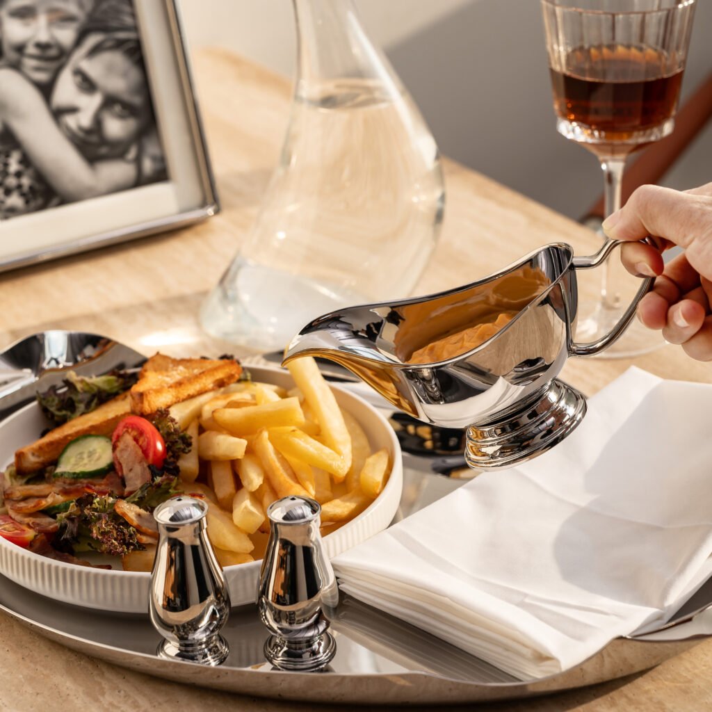154 2 1 Mirror Gravy Boat for Fine Dining, Luxury Stainless Steel Sauce Pitcher with Ergonomic Handle and Seamless Spout.