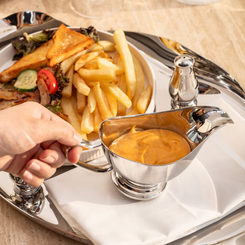 154 5 1 Mirror Gravy Boat for Fine Dining, Luxury Stainless Steel Sauce Pitcher with Ergonomic Handle and Seamless Spout.