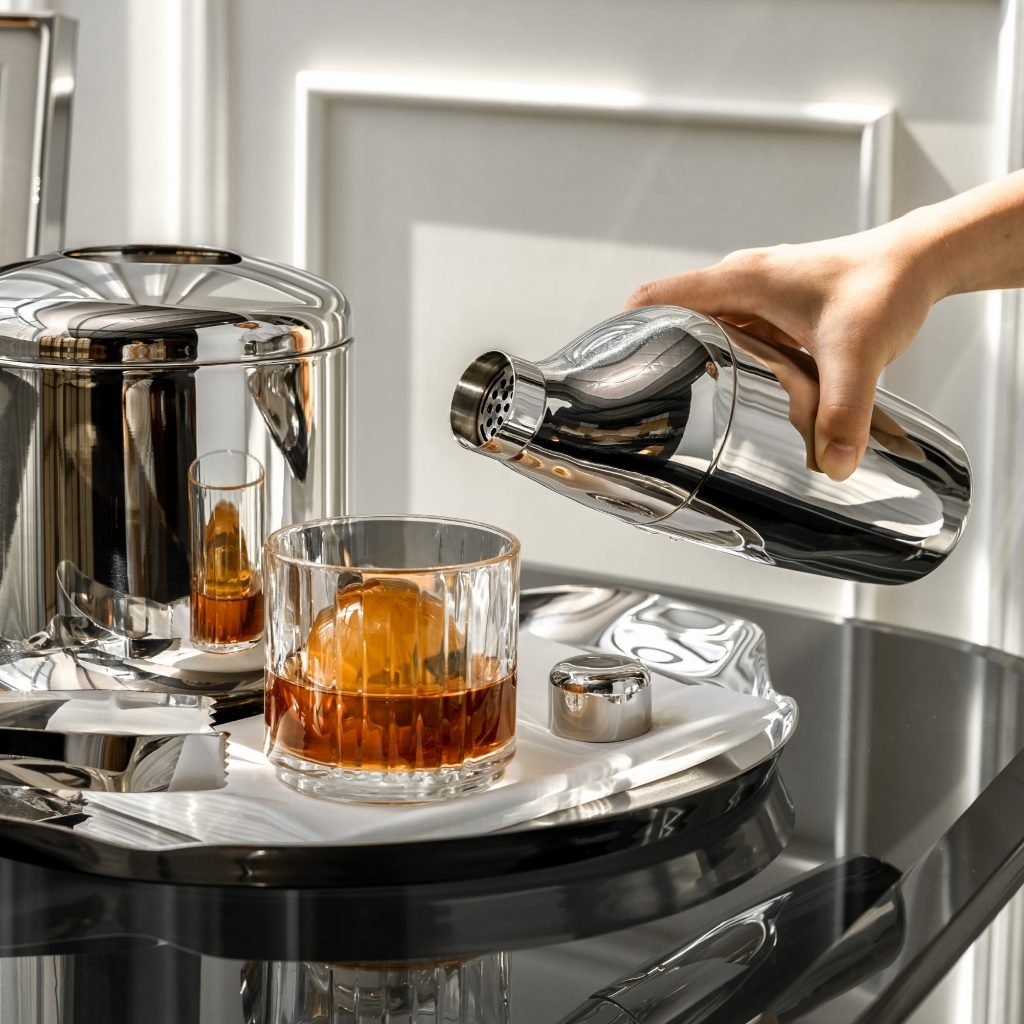 Slanted Steel Shaker SS-158 mirror polished stainless steel design - Apexerahomelife