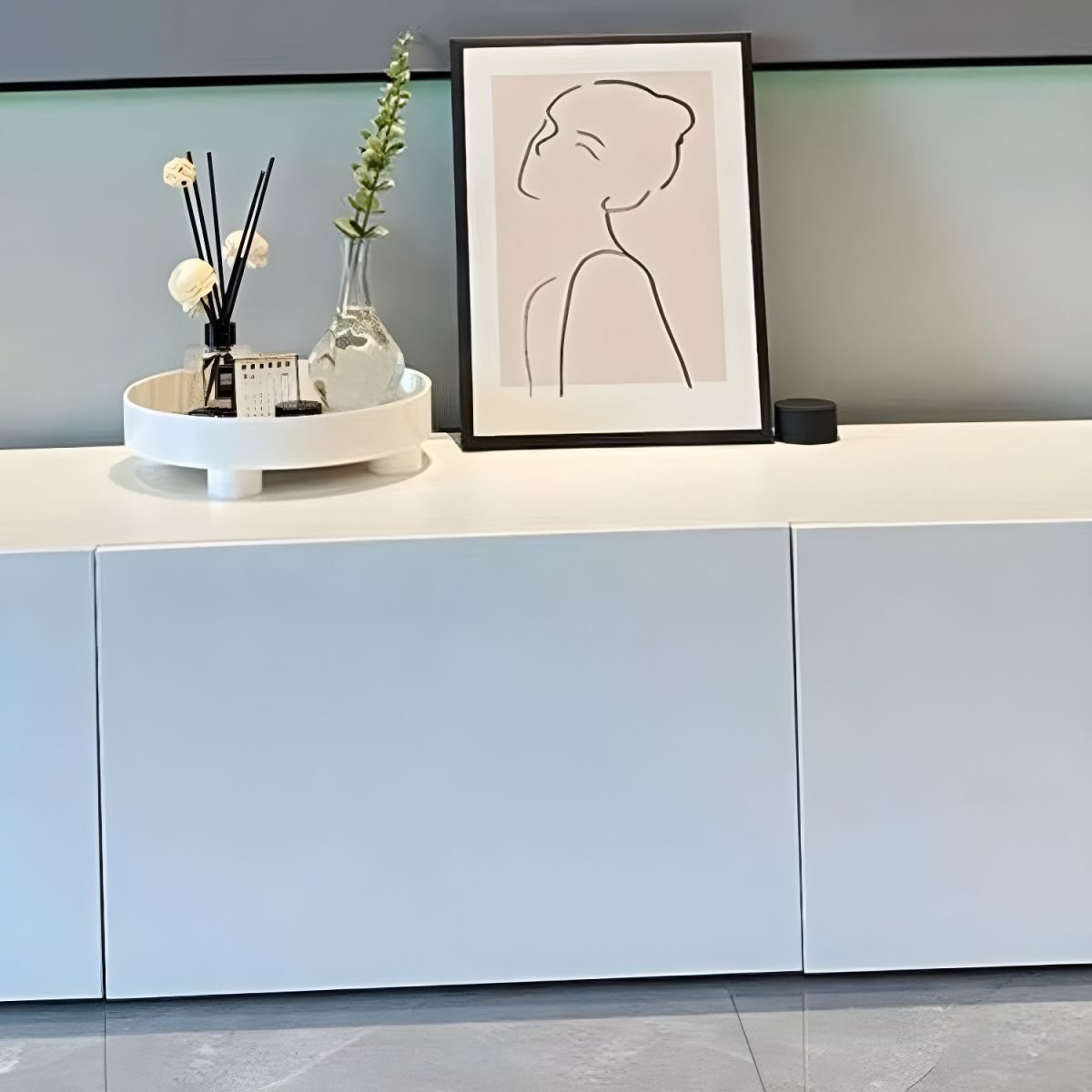 Contemporary Chalk Lumber TV Stand for Drawing Room with 4 Drawers - Image 7