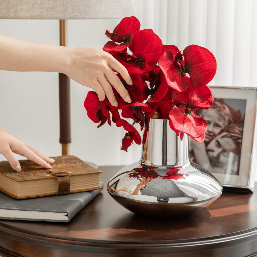 20 2 1 Apexerahomelife Majestic Stainless Steel UFO Vase Mirror Polished Floral Artware