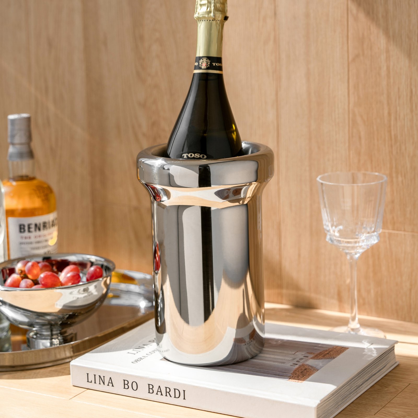 Close-up of the Invisible Linear Handle Barware, highlighting the precision hinge and the flawless, mirror-like chrome finish.