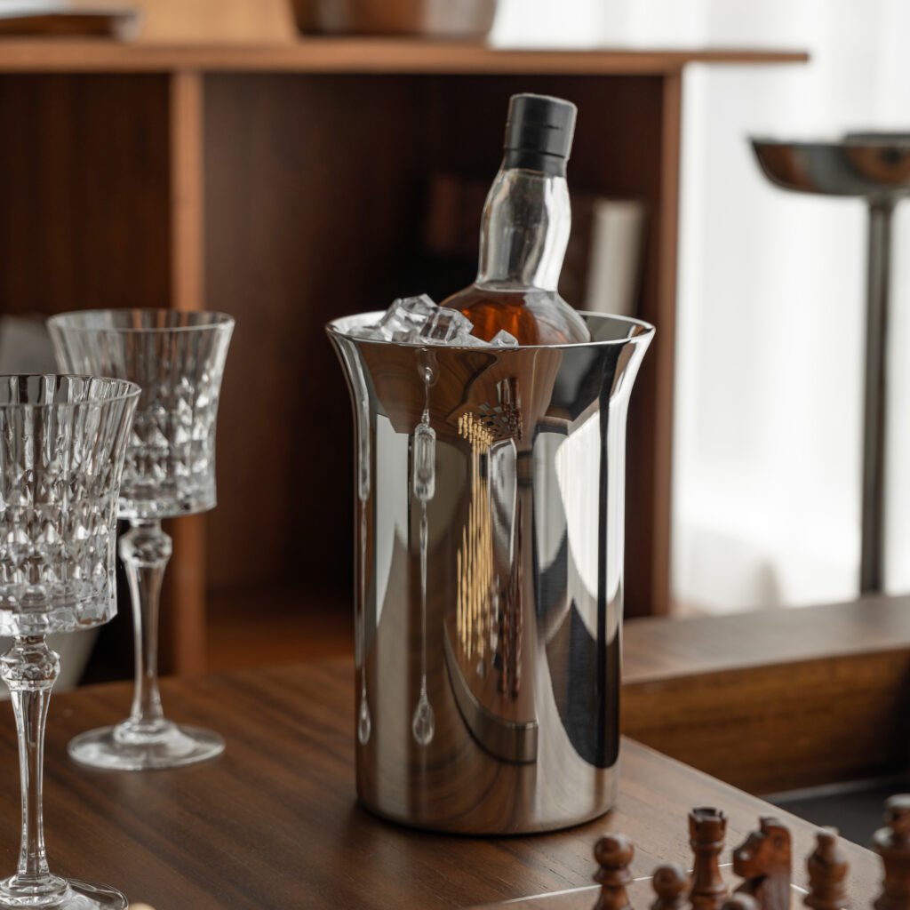 Close-up of the Slim Linear Design Barware, highlighting the delicate handle hinge and the flawless chrome-like reflection.