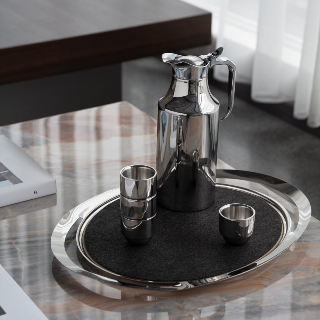 Steel Thermal Carafe (SS-24) featuring a mirror-polished streamlined body and ergonomic handle for professional beverage service, showcased as a Luxury Mirror Polished Vacuum Server.