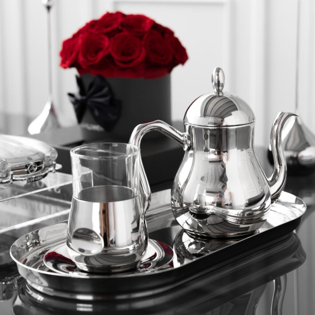 Close-up of the Modernist Continental Metalware, highlighting the seamless handle welding and the high-clarity reflective interior of the spout and lid.