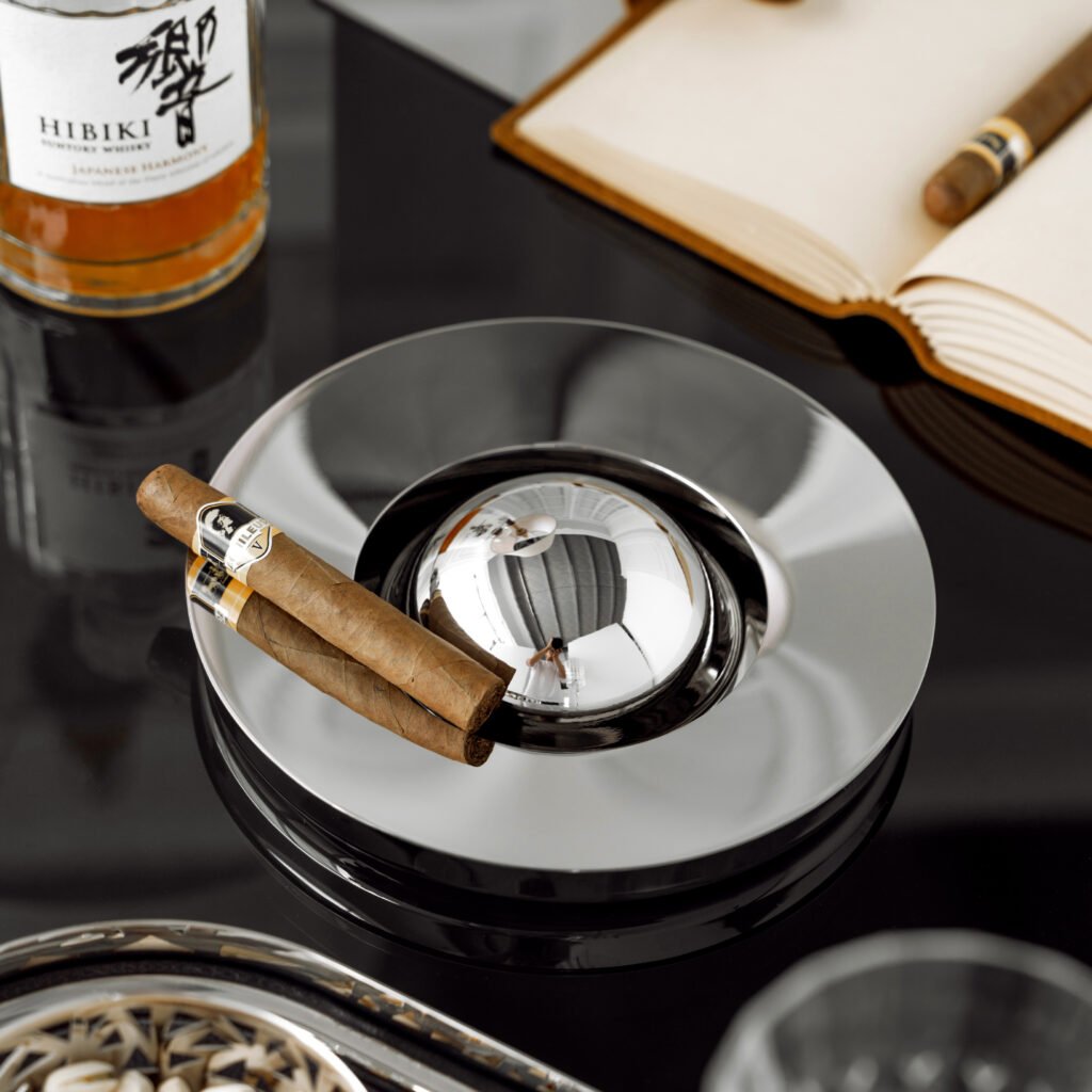 Close-up of the Modernist Circular Metalware, highlighting the thick-gauge seamless edge and the flawless, panoramic reflective exterior of the ash receptacle.