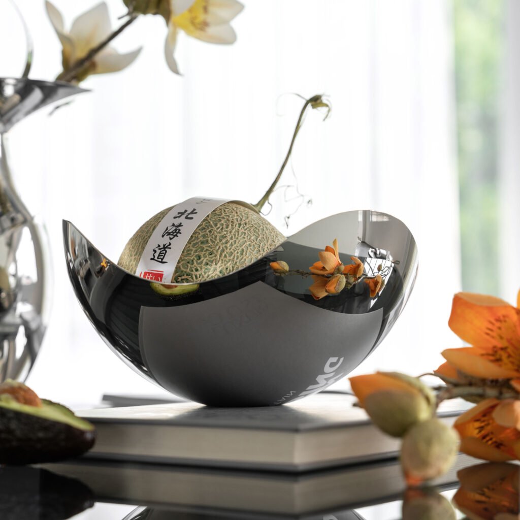 Close-up of the Modernist Geometric Metalware, highlighting the low-profile curved edge and the high-clarity, panoramic reflective surface.