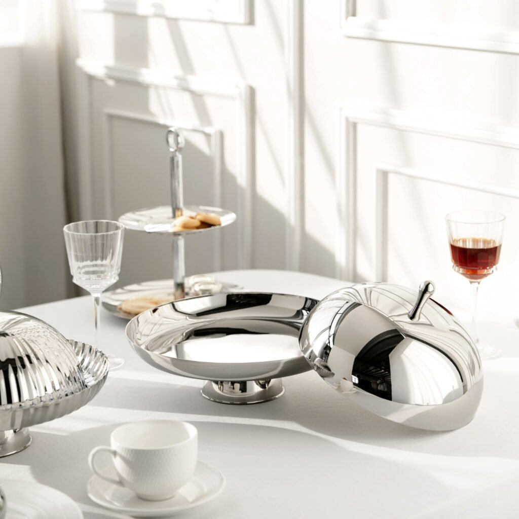 Steel Zeus Platter (SS-70) featuring a flawless mirror-polished dome cloche on a matching circular plate, showcased as a Luxury Mirror Polished Cloche Set.