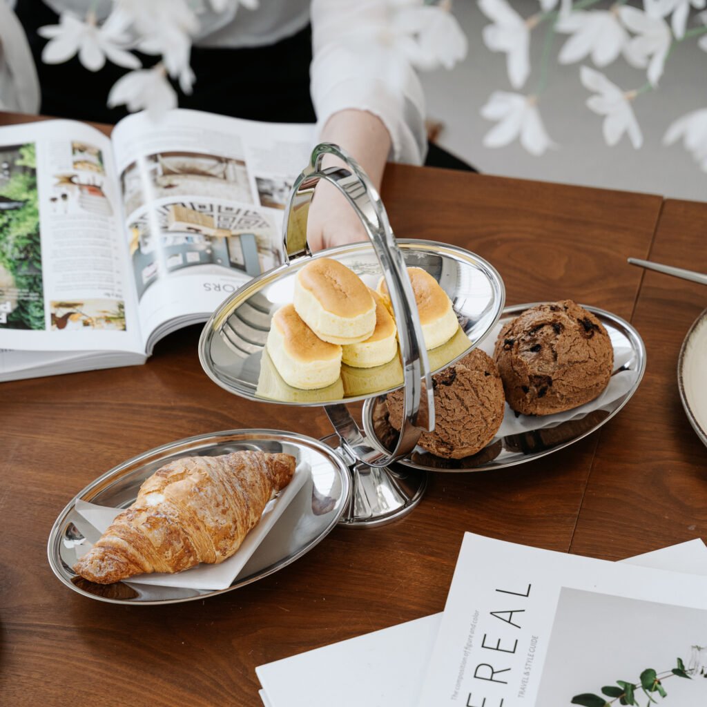 Close-up of the Modernist Collapsible Tableware, highlighting the precision stainless steel hinges and the high-clarity reflective surfaces of each level.