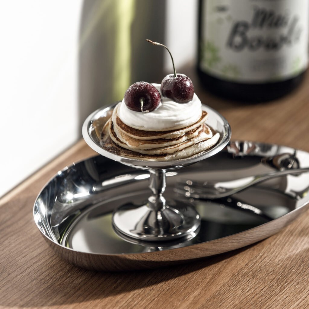 Close-up of the Modernist Industrial Tableware, highlighting the thick-gauge steel rim and the flawless, panoramic reflective surface.
